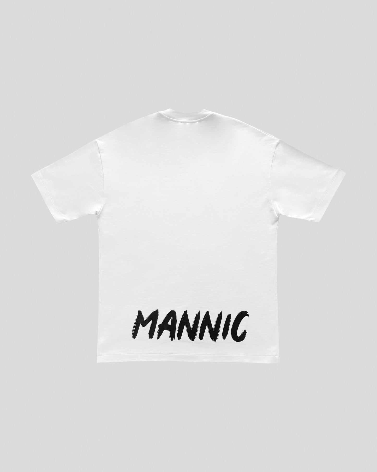 Tricou alb cu print MANNIC jos pe spate