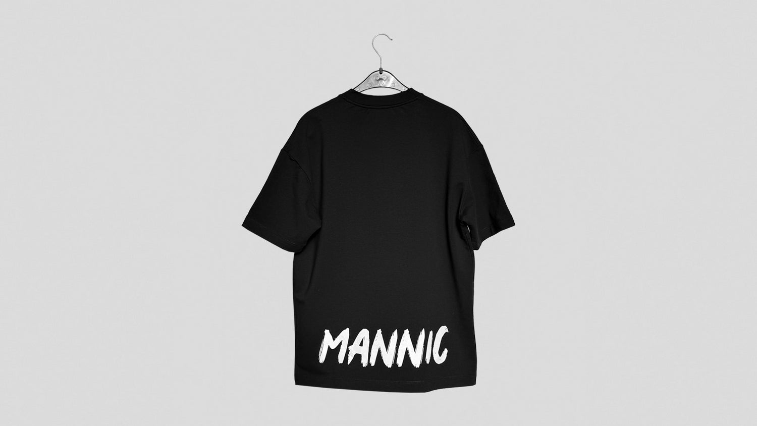 Tricou oversized unisex negru cu print MANNIC pe spate, pe umeras.